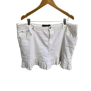 Venezia White Pleated Women's Skirt I Size: 20